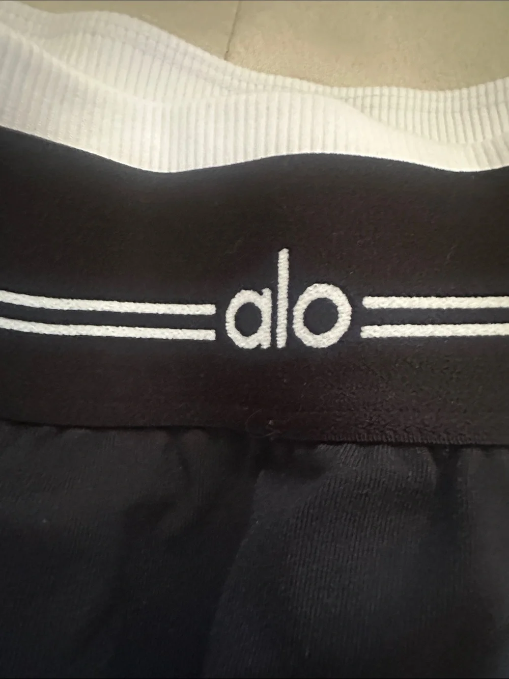 BNWT ALO Yoga Black Skort with White Ribbed Waistband SizeS - Picture 4 of 4
